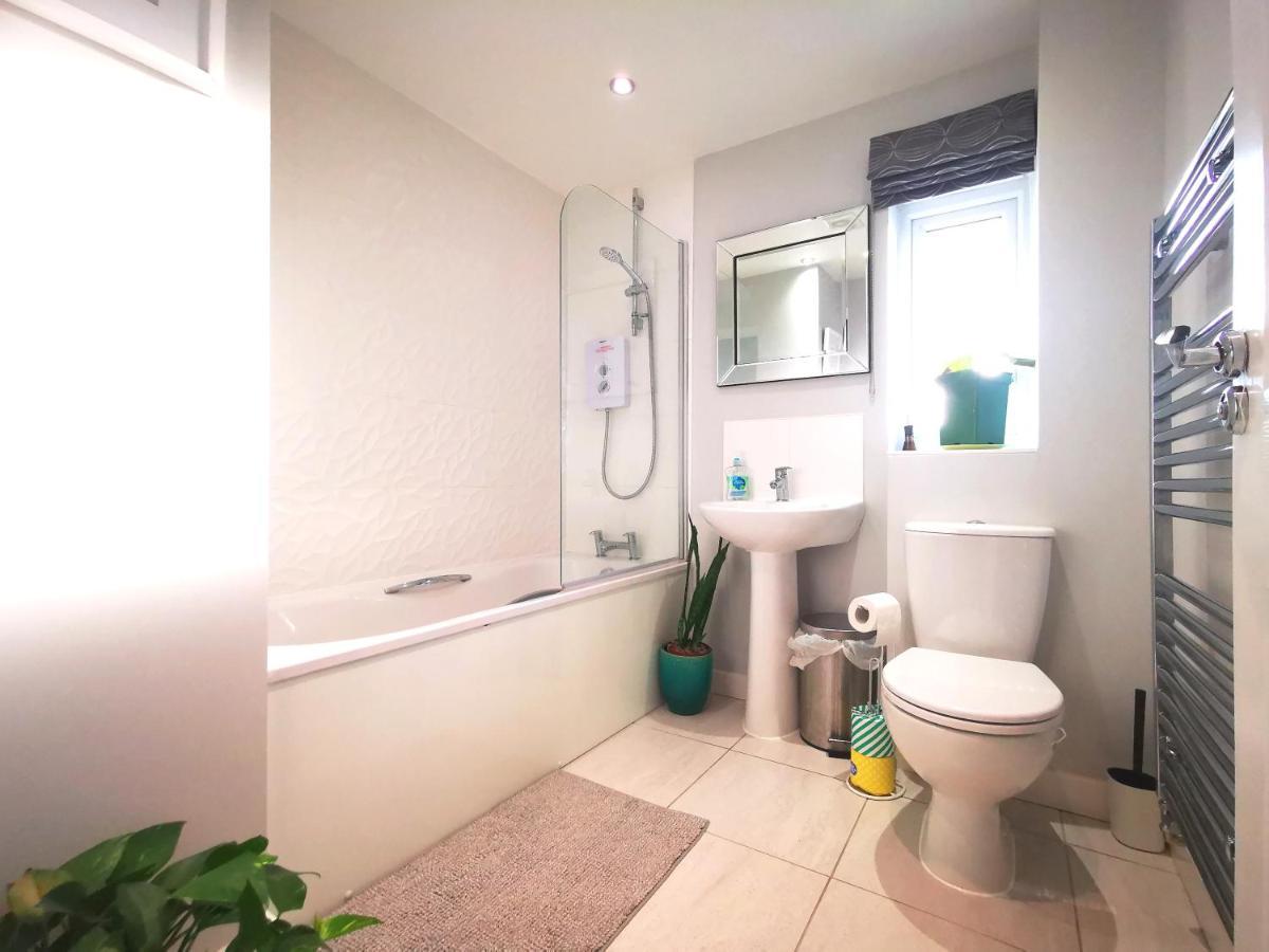 The Lawnswood - Central Manchester Holiday Home With Free Parking Exteriör bild