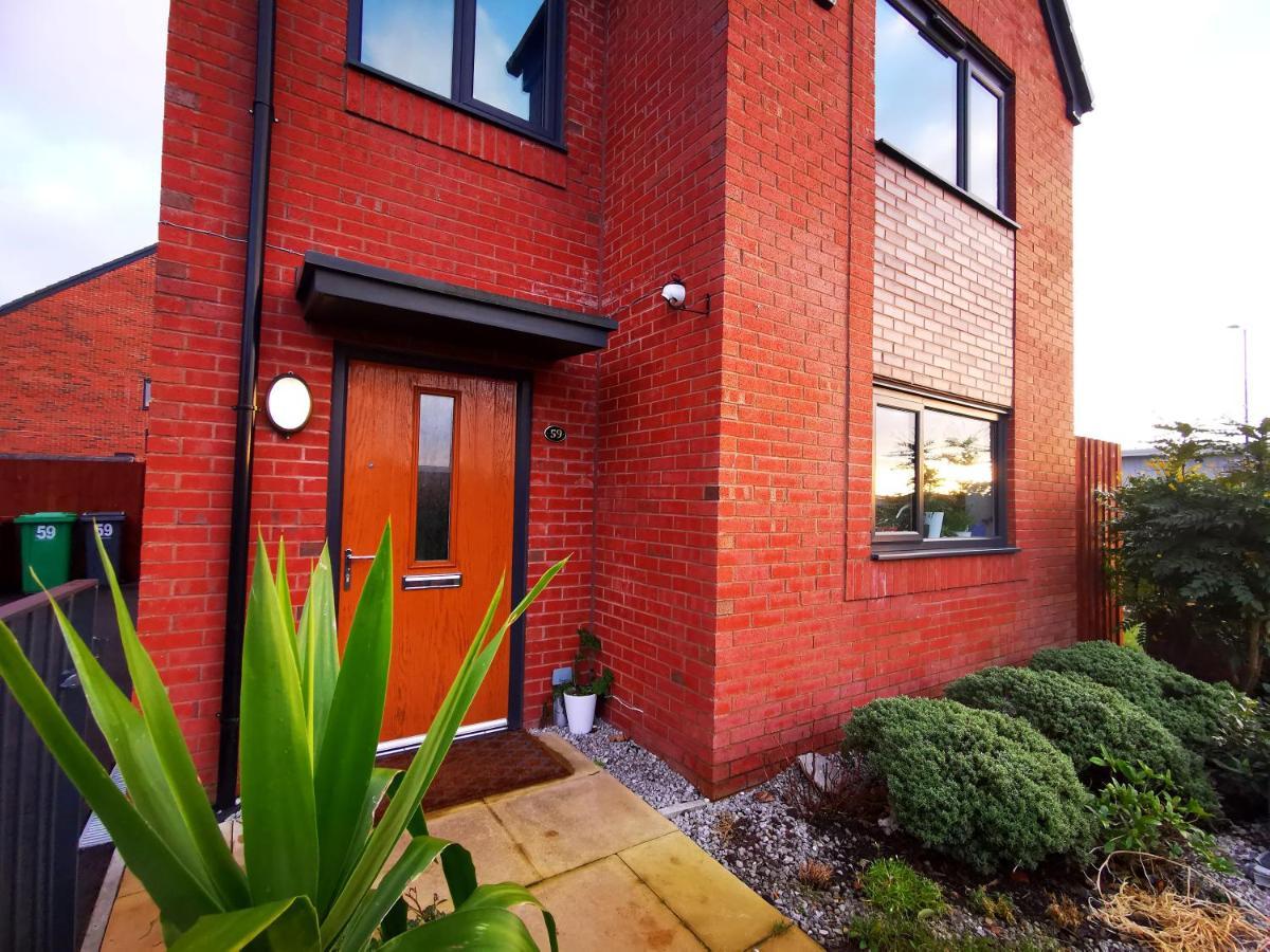 The Lawnswood - Central Manchester Holiday Home With Free Parking Exteriör bild