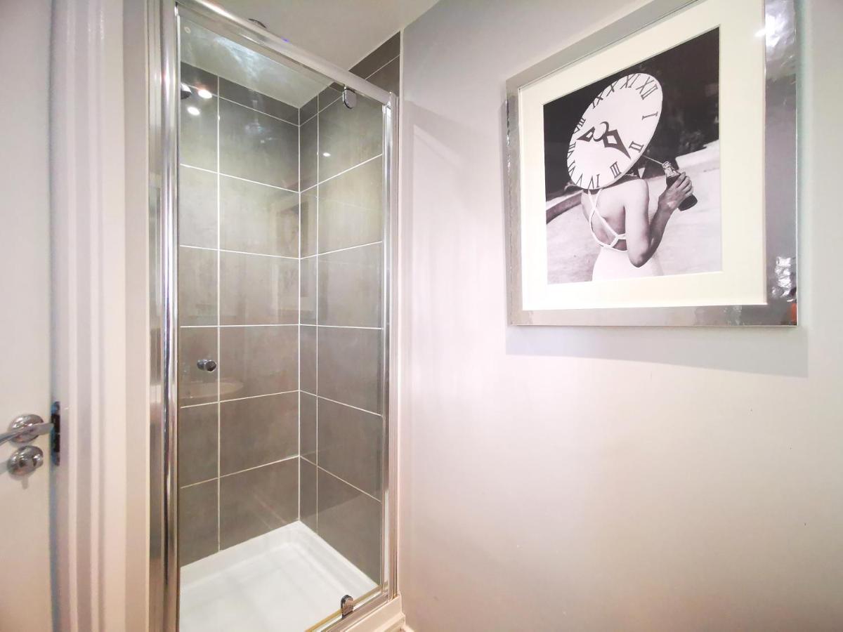 The Lawnswood - Central Manchester Holiday Home With Free Parking Exteriör bild