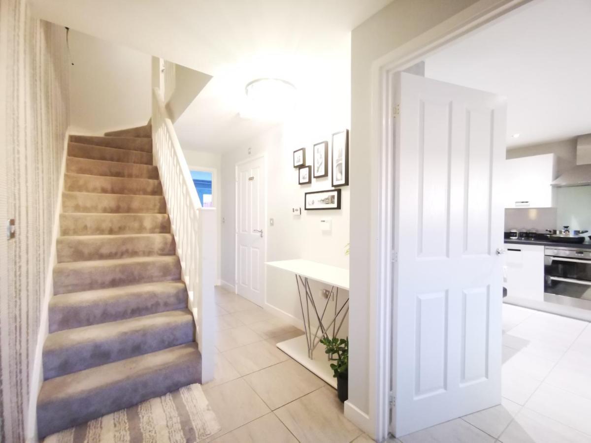 The Lawnswood - Central Manchester Holiday Home With Free Parking Exteriör bild