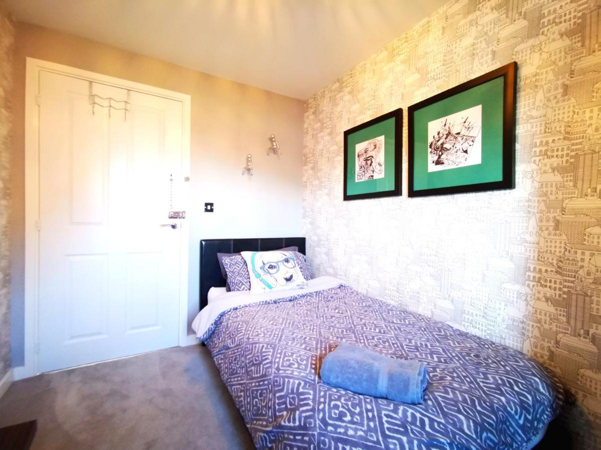 The Lawnswood - Central Manchester Holiday Home With Free Parking Exteriör bild