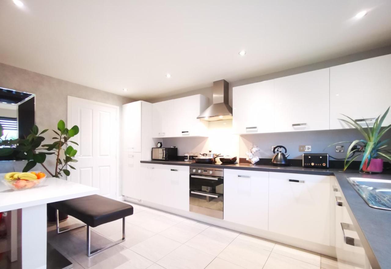 The Lawnswood - Central Manchester Holiday Home With Free Parking Exteriör bild