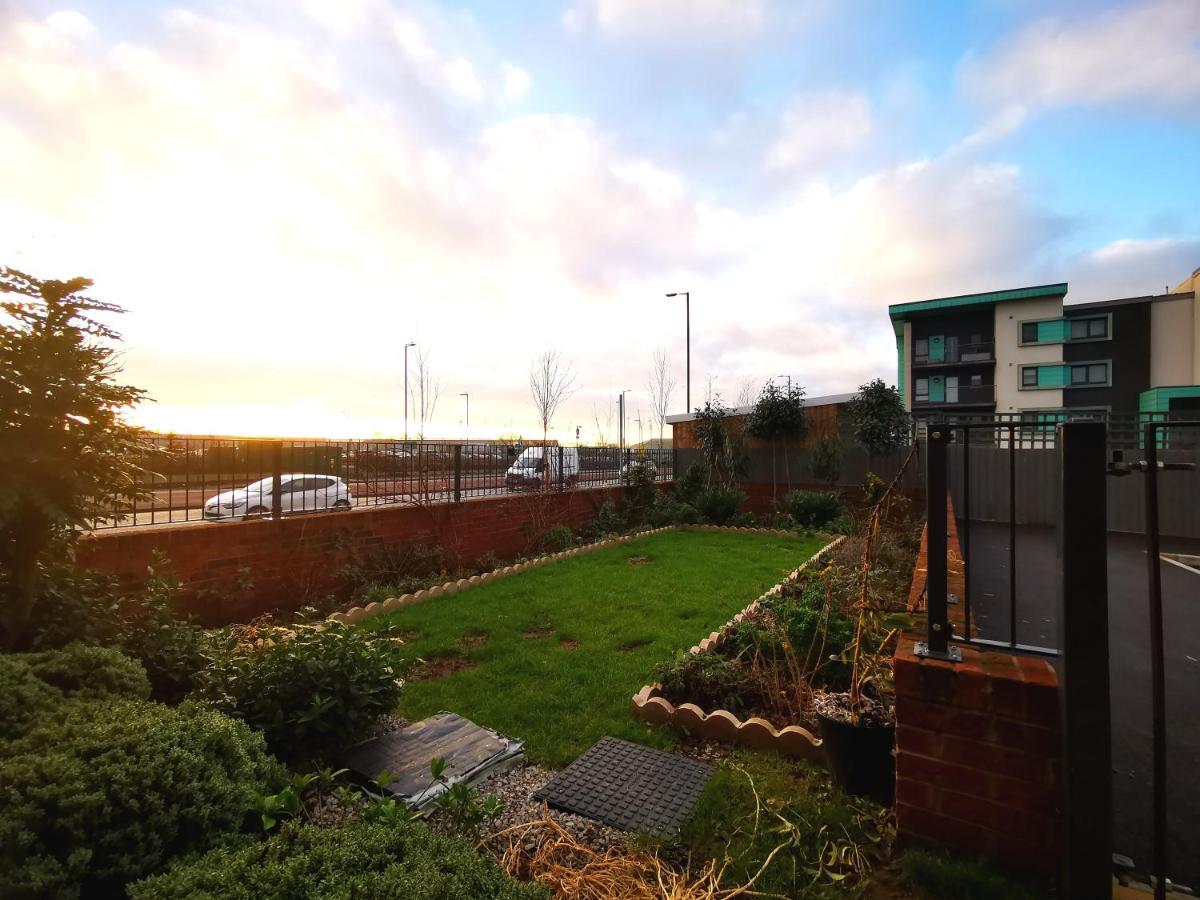 The Lawnswood - Central Manchester Holiday Home With Free Parking Exteriör bild